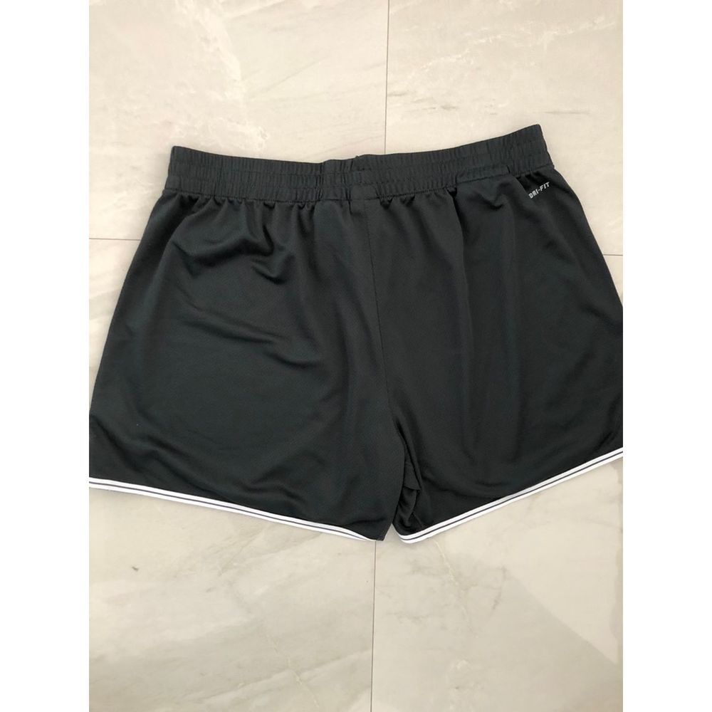 Nike Short - Picture 4 of 5